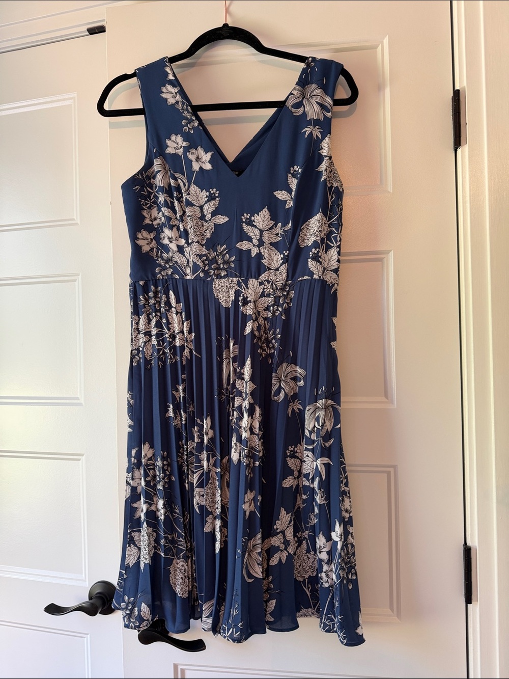 Banana Republic Factory Floral V-Neck Pleated A-Line Dress - Navy